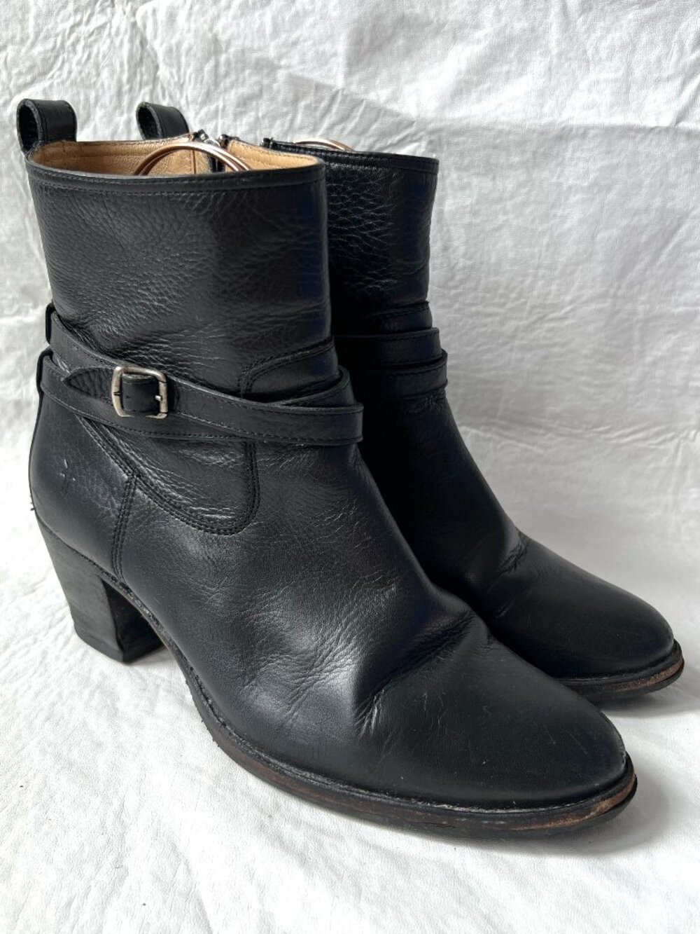 Frye boots womens 8.5 Jackie Rivet Short black leather block heel zip up booties